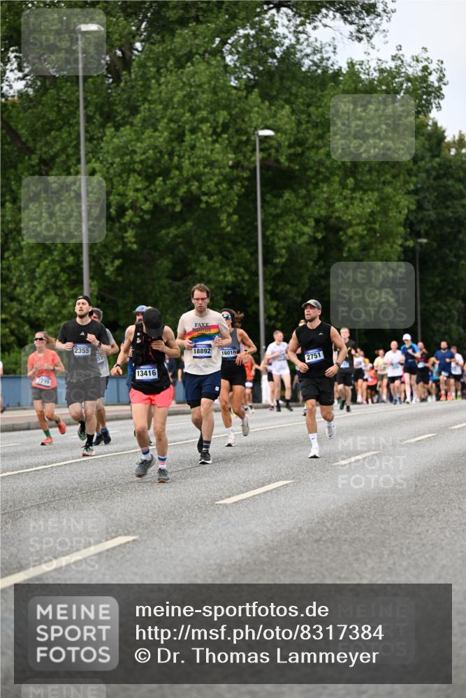 29.06.2025 - hella hamburg halbmarathon Dr. Thomas Lammeyer http://msf.ph/oto/8317384 29.06.2025 10:38:53 Kennedybrücke 2355, 2376, 2751, 2801, 3130, 3420, 4540, 5453, 5609, 6105, 6171, 6310, 6329, 6843, 7299, 7644, 8021, 8589, 8965, 9379, 9448, 10674, 11245 meine-sportfotos.de