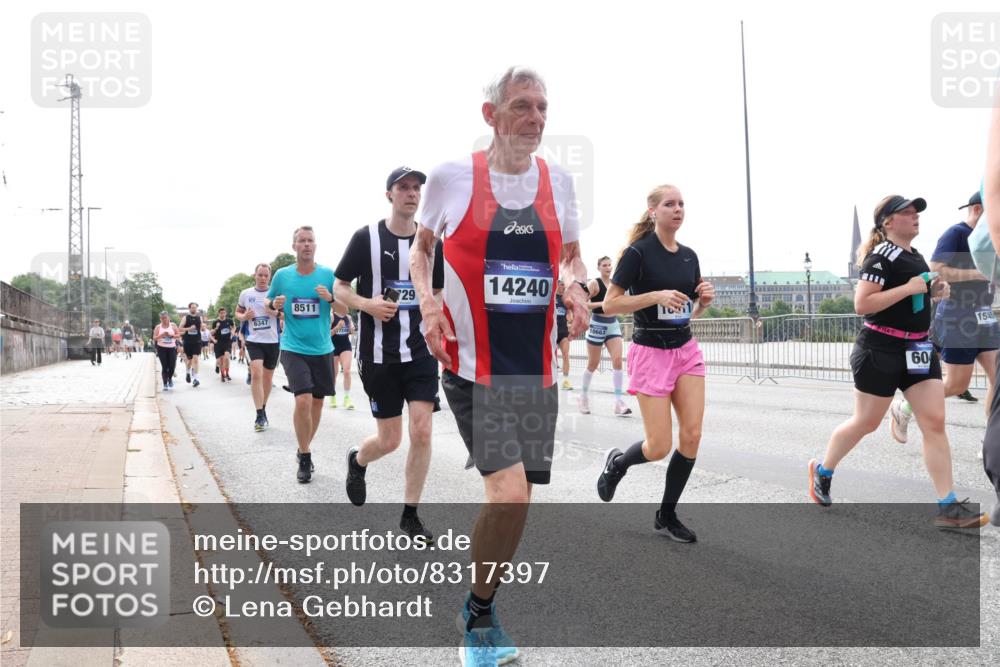 29.06.2025 - hella hamburg halbmarathon Lena Gebhardt http://msf.ph/oto/8317397 29.06.2025 10:22:32 Lombardsbrücke 6347, 8511, 729, 14240, 10663, 60, 1003, 1029, 1187, 1419, 1598, 2009, 2022, 2063, 2294, 2351, 2479, 2514, 2766, 2886, 3003, 3050, 3108, 3172, 3430, 3457, 3458, 3511, 3600, 3601, 3910, 3946, 4113, 4114, 4131, 4366, 4556, 4559, 4829, 4969, 4970, 5079, 5223, 5343, 5798, 5838, 6030, 6048, 6049, 6303, 6307, 6347, 6820, 6826, 6899, 6977, 7097, 7188, 7190, 7276, 7529, 7794, 7925, 8355, 8431, 8511, 8855, 8884, 8931, 8954, 9256, 10826, 14525, 14801 meine-sportfotos.de