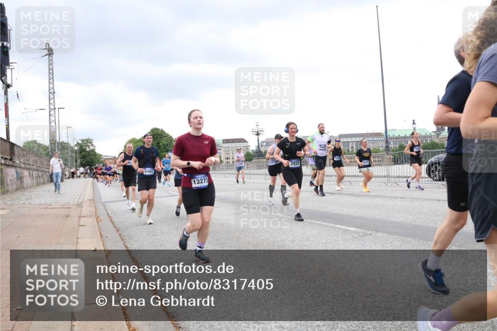 29.06.2025 - hella hamburg halbmarathon Lena Gebhardt http://msf.ph/oto/8317405 29.06.2025 10:57:01 Lombardsbrücke 9404, 13273, 2932, 10632, 9517, 1207, 2143, 2307, 2370, 2871, 2887, 2932, 2991, 3195, 3348, 3387, 3418, 3438, 3470, 3485, 3516, 3517, 3520, 3614, 3723, 3851, 4086, 4094, 4106, 4118, 4241, 4485, 4568, 4569, 4611, 4773, 4998, 5057, 5316, 5438, 5589, 5639, 5911, 5944, 6053, 6284, 6348, 6349, 6832, 6981, 7381, 7416, 7417, 7592, 7787, 7964, 8039, 8150, 8197, 8224, 8546, 8679, 8851, 8853, 8939, 8943, 9110, 9172, 9210, 9298, 9299, 9910, 10571 meine-sportfotos.de