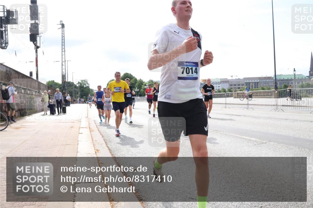 29.06.2025 - hella hamburg halbmarathon Lena Gebhardt http://msf.ph/oto/8317410 29.06.2025 10:12:38 Lombardsbrücke 5150, 1454, 5597, 7014, 1020, 1051, 1249, 1610, 1785, 1850, 1851, 1939, 2531, 2661, 2891, 2963, 2964, 3182, 3248, 3262, 3746, 4453, 4499, 4554, 5150, 5166, 5176, 5597, 5598, 6207, 6822, 6871, 6966, 7014, 7474, 7907, 8917, 8971, 9253, 9254, 9405, 9705, 10067, 10581, 10685, 11025, 11509, 11720, 12456, 13566, 13816, 14313, 14540, 14863, 14868, 14869, 15012, 15369, 16323, 16379, 16473, 16826, 16911, 17061, 17994, 18178, 18429, 18493, 18530 meine-sportfotos.de
