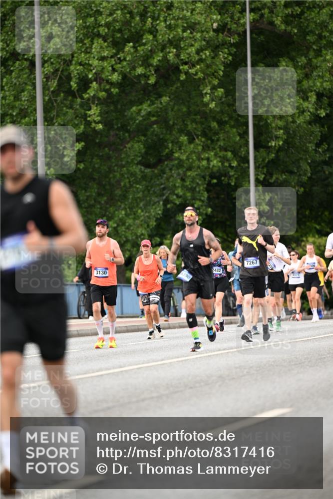 29.06.2025 - hella hamburg halbmarathon Dr. Thomas Lammeyer http://msf.ph/oto/8317416 29.06.2025 10:38:57 Kennedybrücke 2355, 2376, 2482, 2751, 2801, 3130, 3420, 4884, 5453, 6105, 6171, 6310, 6329, 7299, 8021, 8369, 8589, 8965, 9164, 9248, 9379, 9448, 10606, 10674, 11245 meine-sportfotos.de