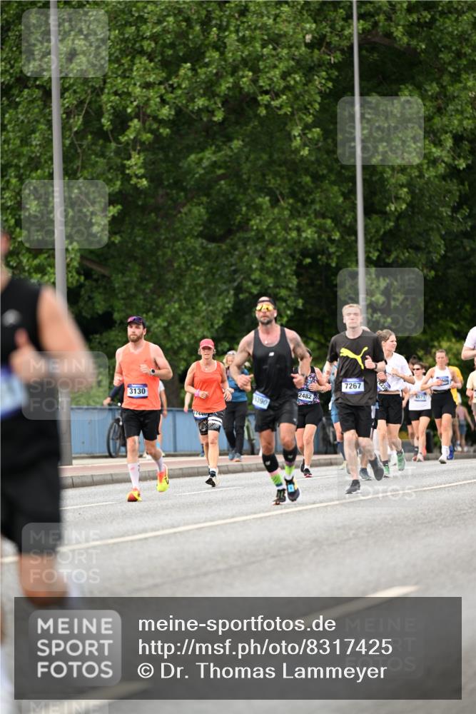 29.06.2025 - hella hamburg halbmarathon Dr. Thomas Lammeyer http://msf.ph/oto/8317425 29.06.2025 10:38:57 Kennedybrücke 2355, 2376, 2482, 2751, 2801, 3130, 3420, 4884, 5453, 6105, 6171, 6310, 6329, 7299, 8021, 8369, 8589, 8965, 9164, 9248, 9379, 9448, 10606, 10674, 11245 meine-sportfotos.de