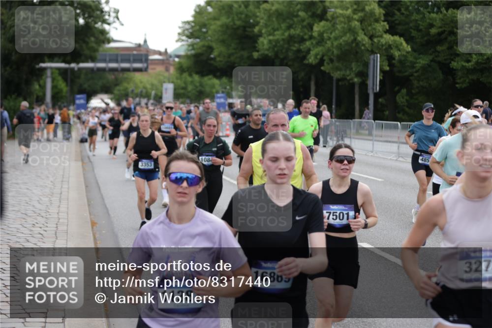 29.06.2025 - hella hamburg halbmarathon Jannik Wohlers http://msf.ph/oto/8317440 29.06.2025 10:39:00 Lombardsbrücke 1856, 1883, 2092, 2843, 2893, 3275, 3353, 3727, 4523, 4603, 4609, 4659, 4855, 4882, 6321, 6342, 6343, 6748, 7341, 7501, 7506, 7524, 7684, 8203, 8243, 8995, 9393, 9420, 9446, 9569, 9698, 9777, 10512, 10516, 10626, 10627, 10849, 10888, 11129, 11313, 11381, 11382, 11461, 11533, 11729, 12150, 12217, 12391, 12680, 13178, 13461, 13495, 13519, 14111, 14114, 14299, 14871, 14956, 15112, 15262, 15433, 15536, 15765, 16178, 16382, 16866, 16869, 16884, 17368, 17536, 17666 meine-sportfotos.de