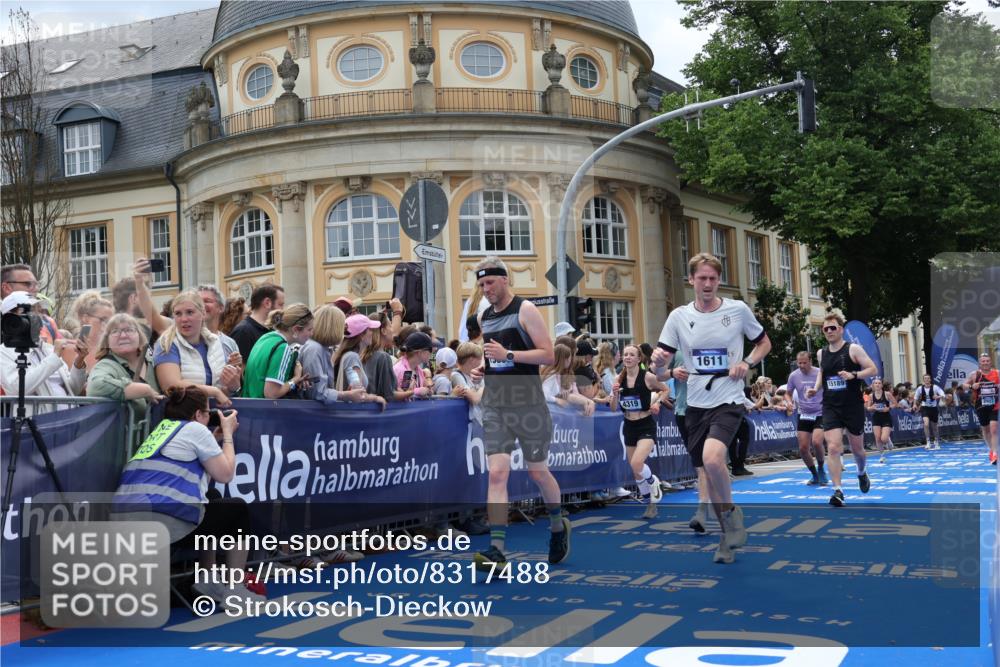29.06.2025 - hella hamburg halbmarathon Strokosch-Dieckow http://msf.ph/oto/8317488 29.06.2025 10:58:06 Ziel 1563, 1611, 2907, 3141, 4319, 4426, 4579, 6104, 6531, 6892, 8089, 8290, 10036, 10408, 11832, 12773, 13666, 15090, 15125, 15189, 15527, 18068 meine-sportfotos.de