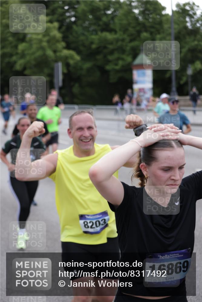 29.06.2025 - hella hamburg halbmarathon Jannik Wohlers http://msf.ph/oto/8317492 29.06.2025 10:39:01 Lombardsbrücke 1856, 1883, 2092, 2843, 3275, 3353, 3727, 4523, 4603, 4609, 4659, 4855, 4882, 6321, 6342, 6343, 6719, 6726, 6748, 7341, 7501, 7506, 7524, 7684, 8203, 8243, 8995, 9393, 9420, 9569, 9698, 9777, 10512, 10516, 10626, 10627, 10849, 10888, 11129, 11313, 11381, 11382, 11461, 11533, 11729, 12150, 12217, 12391, 12680, 13178, 13461, 13495, 13519, 14111, 14114, 14299, 14871, 14956, 15112, 15262, 15433, 15494, 15536, 15765, 16178, 16382, 16866, 16869, 16884, 17368, 17536, 17666 meine-sportfotos.de