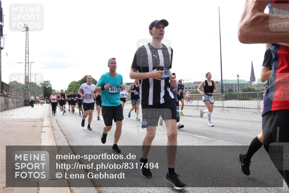 29.06.2025 - hella hamburg halbmarathon Lena Gebhardt http://msf.ph/oto/8317494 29.06.2025 10:22:32 Lombardsbrücke 6347, 8511, 7097, 91, 1003, 1029, 1187, 1419, 1598, 2009, 2022, 2063, 2294, 2351, 2479, 2514, 2766, 2886, 3003, 3050, 3108, 3172, 3430, 3457, 3458, 3511, 3600, 3601, 3910, 3946, 4113, 4114, 4131, 4366, 4556, 4559, 4829, 4969, 4970, 5079, 5223, 5343, 5798, 5838, 6030, 6048, 6049, 6303, 6307, 6347, 6820, 6826, 6899, 6977, 7097, 7188, 7190, 7276, 7529, 7794, 7925, 8355, 8431, 8511, 8855, 8884, 8931, 8954, 9256, 10826, 14525, 14801 meine-sportfotos.de