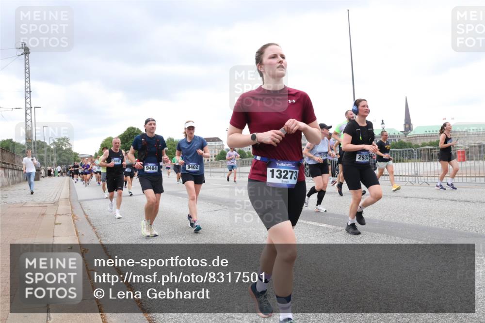 29.06.2025 - hella hamburg halbmarathon Lena Gebhardt http://msf.ph/oto/8317501 29.06.2025 10:57:02 Lombardsbrücke 18281, 9404, 9402, 2417, 13273, 13276, 2932, 1207, 2041, 2143, 2307, 2370, 2871, 2887, 2932, 2991, 3195, 3348, 3387, 3418, 3438, 3470, 3485, 3516, 3517, 3614, 3723, 3851, 4086, 4094, 4106, 4118, 4241, 4485, 4568, 4569, 4611, 4773, 4998, 5057, 5316, 5438, 5589, 5639, 5911, 5944, 6053, 6284, 6348, 6349, 6832, 6981, 7381, 7416, 7417, 7592, 7787, 7964, 8039, 8150, 8197, 8224, 8546, 8552, 8679, 8851, 8853, 8939, 8943, 9110, 9172, 9210, 9298, 9299, 9910, 10571 meine-sportfotos.de