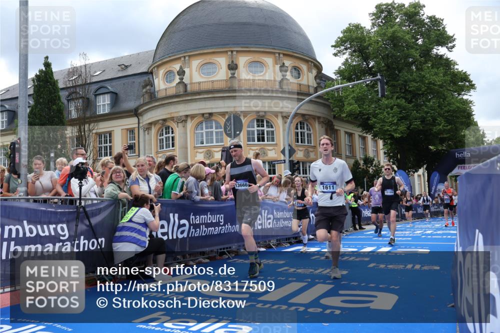 29.06.2025 - hella hamburg halbmarathon Strokosch-Dieckow http://msf.ph/oto/8317509 29.06.2025 10:58:07 Ziel 1563, 1611, 2907, 3141, 4319, 4426, 6104, 6892, 8290, 10036, 10408, 11832, 12773, 13666, 14631, 15090, 15125, 15189, 18068 meine-sportfotos.de