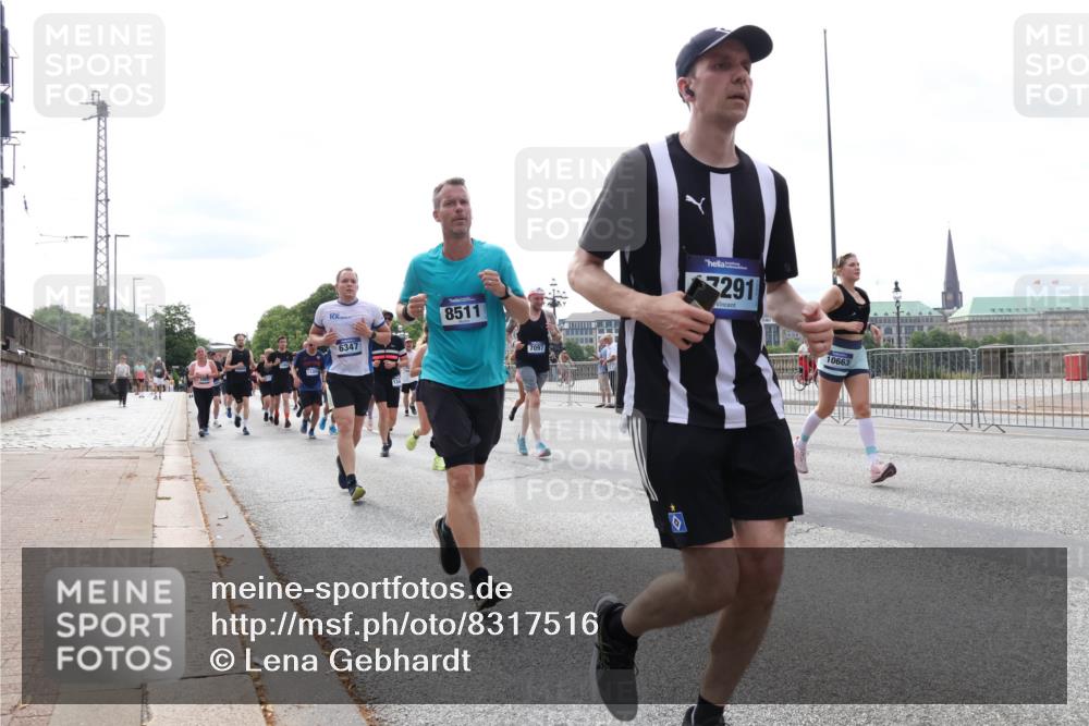 29.06.2025 - hella hamburg halbmarathon Lena Gebhardt http://msf.ph/oto/8317516 29.06.2025 10:22:33 Lombardsbrücke 6347, 8511, 7097, 291, 10663, 1003, 1029, 1187, 1419, 1598, 2009, 2022, 2063, 2294, 2351, 2479, 2514, 2766, 2886, 3003, 3050, 3108, 3172, 3430, 3457, 3458, 3511, 3600, 3601, 3910, 3946, 4113, 4114, 4131, 4366, 4556, 4559, 4829, 4969, 4970, 5079, 5223, 5343, 5798, 5838, 6030, 6048, 6049, 6303, 6307, 6347, 6820, 6826, 6899, 6977, 7097, 7188, 7190, 7276, 7529, 7794, 7925, 8355, 8511, 8855, 8884, 8931, 8954, 9256, 10826, 13921, 14525, 14801 meine-sportfotos.de