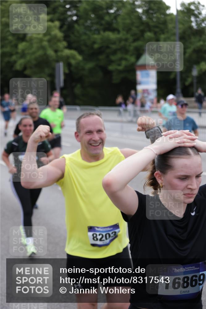 29.06.2025 - hella hamburg halbmarathon Jannik Wohlers http://msf.ph/oto/8317543 29.06.2025 10:39:01 Lombardsbrücke 1856, 1883, 2092, 2843, 3275, 3353, 3727, 4523, 4603, 4609, 4659, 4855, 4882, 6321, 6342, 6343, 6719, 6726, 6748, 7341, 7501, 7506, 7524, 7684, 8203, 8243, 8995, 9393, 9420, 9569, 9698, 9777, 10512, 10516, 10626, 10627, 10849, 10888, 11129, 11313, 11381, 11382, 11461, 11533, 11729, 12150, 12217, 12391, 12680, 13178, 13461, 13495, 13519, 14111, 14114, 14299, 14871, 14956, 15112, 15262, 15433, 15494, 15536, 15765, 16178, 16382, 16866, 16869, 16884, 17368, 17536, 17666 meine-sportfotos.de