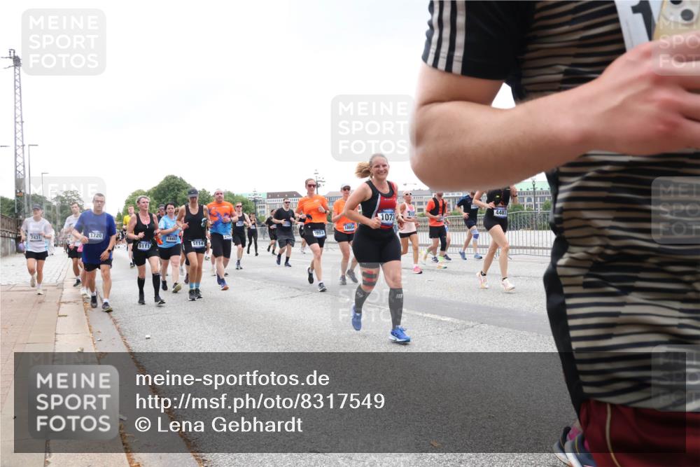 29.06.2025 - hella hamburg halbmarathon Lena Gebhardt http://msf.ph/oto/8317549 29.06.2025 10:47:12 Lombardsbrücke 7431, 1720, 18403, 2120, 1593, 5111, 5114, 18654, 1073, 4483, 1073, 1185, 1286, 1363, 1463, 1523, 1593, 1607, 1704, 1720, 1961, 1999, 2148, 2162, 2211, 2320, 2327, 2407, 2537, 2555, 2556, 2665, 2981, 2994, 3277, 3339, 3406, 3407, 3823, 4184, 4239, 4325, 4342, 4483, 4806, 4895, 4974, 4975, 5111, 5114, 5700, 5796, 5895, 5953, 6255, 6256, 6485, 6496, 6740, 6879, 6995, 7073, 7403, 7412, 7430, 7431, 7630, 7631, 7827, 8105, 8131, 8486, 8553, 8684, 8706, 8915, 8953, 8967, 9018 meine-sportfotos.de