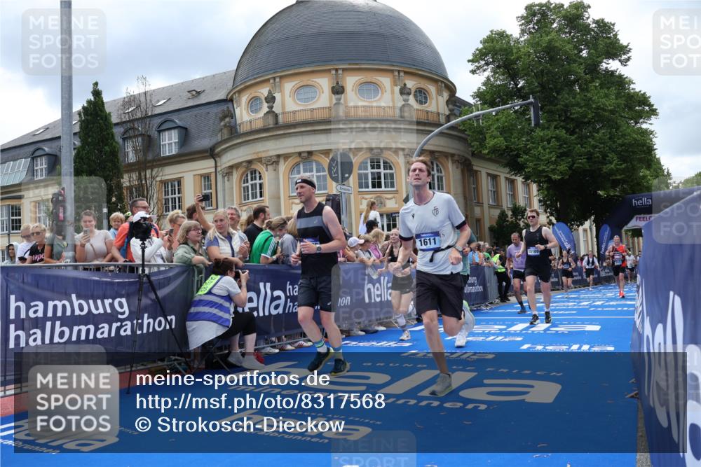 29.06.2025 - hella hamburg halbmarathon Strokosch-Dieckow http://msf.ph/oto/8317568 29.06.2025 10:58:07 Ziel 1563, 1611, 2907, 3141, 4319, 4426, 6104, 6892, 8290, 10036, 10408, 11832, 12773, 13666, 14631, 15090, 15125, 15189, 18068 meine-sportfotos.de