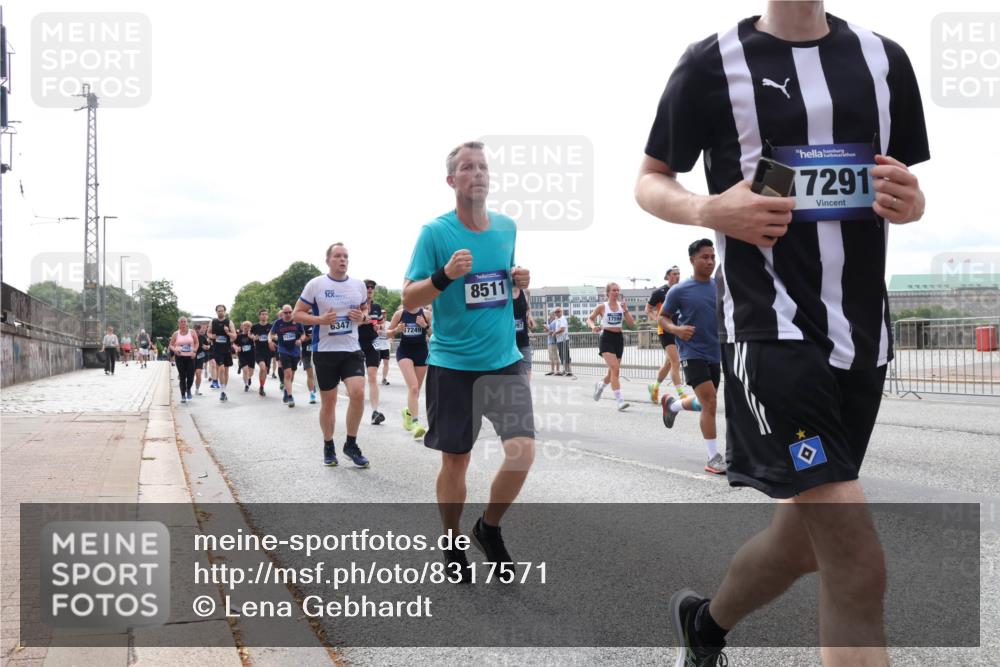 29.06.2025 - hella hamburg halbmarathon Lena Gebhardt http://msf.ph/oto/8317571 29.06.2025 10:22:33 Lombardsbrücke 6347, 17249, 8511, 7291, 1003, 1029, 1187, 1419, 1598, 2009, 2022, 2063, 2294, 2351, 2479, 2514, 2766, 2886, 3003, 3050, 3108, 3172, 3430, 3457, 3458, 3511, 3600, 3601, 3910, 3946, 4113, 4114, 4131, 4366, 4556, 4559, 4829, 4969, 4970, 5079, 5223, 5343, 5798, 5838, 6030, 6048, 6049, 6303, 6307, 6347, 6820, 6826, 6899, 6977, 7097, 7188, 7190, 7276, 7529, 7794, 7925, 8355, 8511, 8855, 8884, 8931, 8954, 9256, 10826, 13921, 14525, 14801 meine-sportfotos.de
