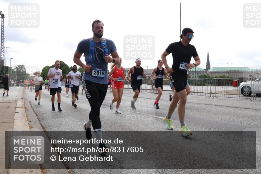 29.06.2025 - hella hamburg halbmarathon Lena Gebhardt http://msf.ph/oto/8317605 29.06.2025 10:37:29 Lombardsbrücke 1337, 710, 2016, 14282, 17965, 7085, 1079, 1022, 1276, 1337, 1475, 1488, 1490, 1597, 1819, 2016, 2031, 2072, 2104, 2199, 2272, 2480, 2486, 2640, 2853, 3127, 3230, 3633, 3714, 4097, 4347, 4733, 5146, 5171, 5186, 5224, 5522, 5538, 5560, 5640, 5786, 5790, 5875, 5940, 6172, 6243, 6584, 6804, 6821, 6955, 7085, 7124, 7202, 7235, 7321, 7350, 7544, 7707, 7777, 7823, 8007, 8257, 8258, 8315, 8811, 8843, 9054, 9055, 9247, 9524, 9895, 10506, 12123, 12254, 12472, 12824, 16680, 17798 meine-sportfotos.de