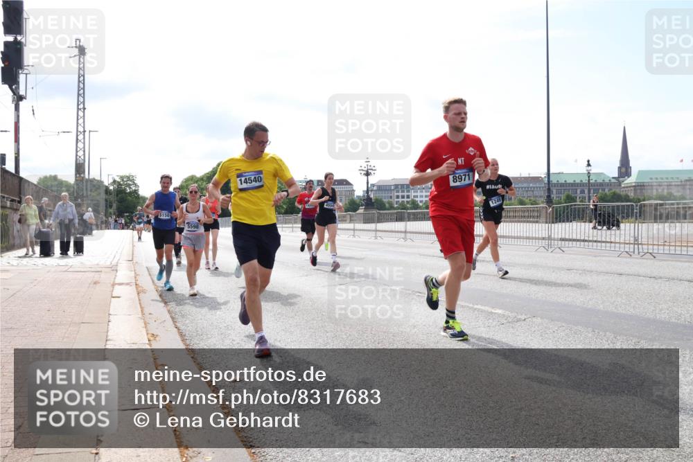 29.06.2025 - hella hamburg halbmarathon Lena Gebhardt http://msf.ph/oto/8317683 29.06.2025 10:12:39 Lombardsbrücke 5150, 5598, 14540, 8971, 1249, 1020, 1051, 1249, 1610, 1785, 1850, 1851, 1939, 2531, 2661, 2891, 2963, 2964, 3182, 3248, 3262, 3746, 4453, 4499, 4532, 4554, 5150, 5166, 5176, 5597, 5598, 6207, 6822, 6871, 6966, 7014, 7474, 7907, 8917, 8971, 9253, 9254, 9405, 9705, 10067, 10581, 10685, 11025, 11509, 11720, 12456, 13566, 13816, 14313, 14540, 14863, 14868, 14869, 15012, 15369, 15531, 16323, 16379, 16473, 16826, 16911, 17061, 17994, 18178, 18493, 18530 meine-sportfotos.de