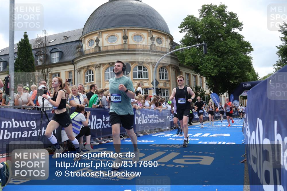 29.06.2025 - hella hamburg halbmarathon Strokosch-Dieckow http://msf.ph/oto/8317690 29.06.2025 10:58:08 Ziel 1563, 1611, 2907, 3141, 4319, 4426, 6104, 6892, 8290, 10036, 10408, 11832, 12773, 13666, 14631, 15125, 15189, 18068 meine-sportfotos.de