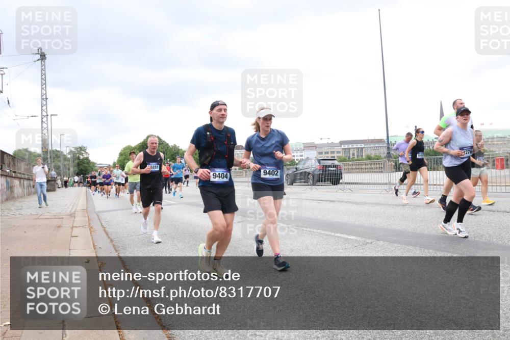 29.06.2025 - hella hamburg halbmarathon Lena Gebhardt http://msf.ph/oto/8317707 29.06.2025 10:57:03 Lombardsbrücke 3281, 9402, 9404, 3276, 1207, 2041, 2370, 2871, 2887, 2932, 2991, 3195, 3348, 3387, 3418, 3438, 3470, 3485, 3516, 3517, 3614, 3723, 3851, 4086, 4094, 4106, 4118, 4241, 4485, 4568, 4569, 4611, 4998, 5057, 5316, 5589, 5639, 5911, 5944, 6053, 6284, 6348, 6349, 6832, 6981, 7381, 7416, 7417, 7592, 7787, 7964, 8039, 8150, 8197, 8224, 8546, 8552, 8679, 8851, 8853, 8939, 8943, 9110, 9172, 9210, 9298, 9299, 9910, 10571 meine-sportfotos.de