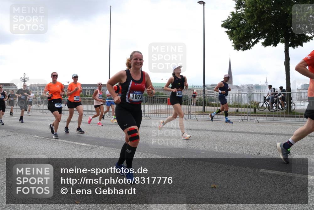 29.06.2025 - hella hamburg halbmarathon Lena Gebhardt http://msf.ph/oto/8317776 29.06.2025 10:47:13 Lombardsbrücke 1593, 18654, 1073, 448, 1073, 1185, 1286, 1363, 1463, 1523, 1593, 1607, 1704, 1720, 1961, 2148, 2162, 2211, 2320, 2327, 2407, 2537, 2555, 2556, 2665, 2981, 2994, 3277, 3339, 3406, 3407, 3823, 4184, 4239, 4325, 4342, 4483, 4806, 4895, 4974, 4975, 5111, 5114, 5700, 5796, 5895, 5953, 6255, 6256, 6485, 6496, 6740, 6879, 6995, 7073, 7403, 7412, 7430, 7431, 7630, 7631, 7827, 8105, 8131, 8270, 8486, 8553, 8684, 8706, 8915, 8953, 8967, 9018, 11738 meine-sportfotos.de