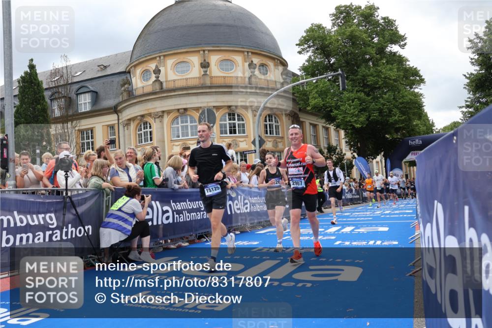29.06.2025 - hella hamburg halbmarathon Strokosch-Dieckow http://msf.ph/oto/8317807 29.06.2025 10:58:11 Ziel 1563, 1595, 1611, 2907, 4319, 4426, 4592, 6104, 8290, 9230, 10408, 11645, 13666, 14631, 15125, 15189, 18068 meine-sportfotos.de