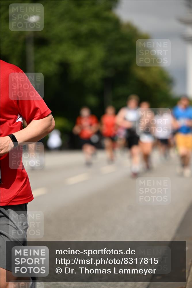 29.06.2025 - hella hamburg halbmarathon Dr. Thomas Lammeyer http://msf.ph/oto/8317815 29.06.2025 10:17:19 Kennedybrücke 1007, 1328, 1859, 2055, 2359, 2961, 2987, 3218, 3729, 4554, 4950, 5232, 5597, 5598, 6026, 7346, 7460, 8115, 8279, 8913, 9128, 9527, 10581 meine-sportfotos.de