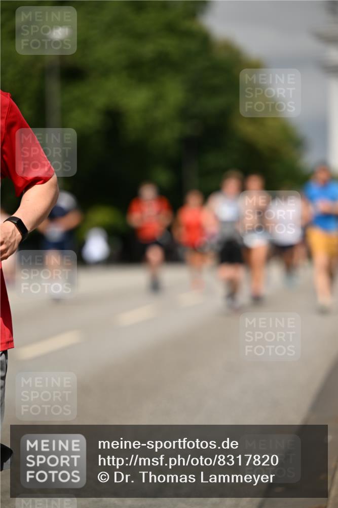 29.06.2025 - hella hamburg halbmarathon Dr. Thomas Lammeyer http://msf.ph/oto/8317820 29.06.2025 10:17:19 Kennedybrücke 1007, 1328, 1859, 2055, 2359, 2961, 2987, 3218, 3729, 4554, 4950, 5232, 5597, 5598, 6026, 7346, 7460, 8115, 8279, 8913, 9128, 9527, 10581 meine-sportfotos.de