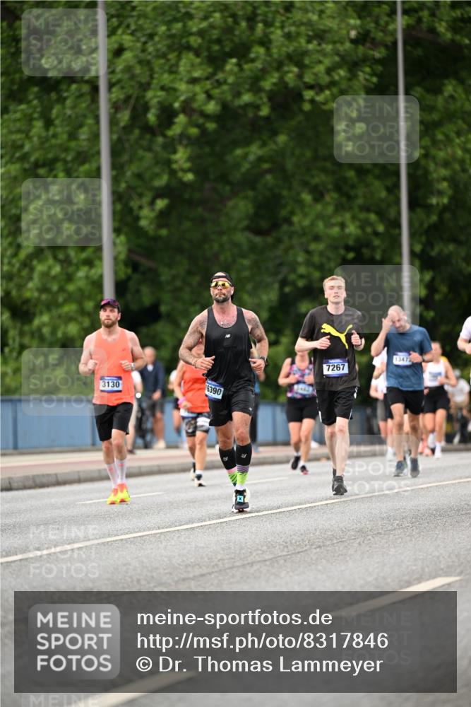 29.06.2025 - hella hamburg halbmarathon Dr. Thomas Lammeyer http://msf.ph/oto/8317846 29.06.2025 10:38:59 Kennedybrücke 2355, 2376, 2482, 2751, 2801, 3130, 3420, 4884, 5453, 6171, 6310, 6329, 7299, 8021, 8369, 8589, 8965, 9164, 9248, 9379, 9448, 10606 meine-sportfotos.de