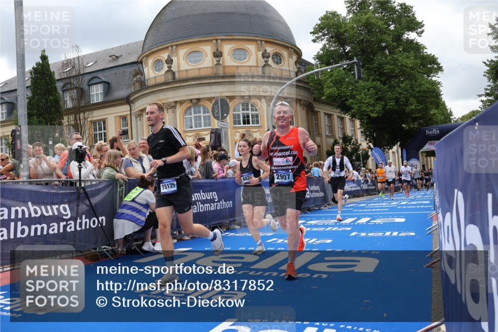 29.06.2025 - hella hamburg halbmarathon Strokosch-Dieckow http://msf.ph/oto/8317852 29.06.2025 10:58:12 Ziel 1563, 1595, 2907, 4426, 4592, 4708, 6104, 6147, 8290, 9230, 10408, 11645, 13666, 14631, 15125, 15189, 18068 meine-sportfotos.de