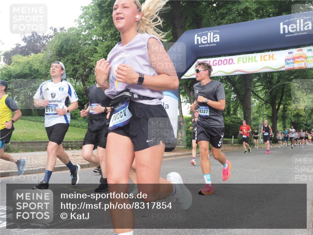29.06.2025 - hella hamburg halbmarathon KatJ http://msf.ph/oto/8317854 29.06.2025 10:45:26 Zwischen KM18-KM19 2159, 4767, 7189 meine-sportfotos.de