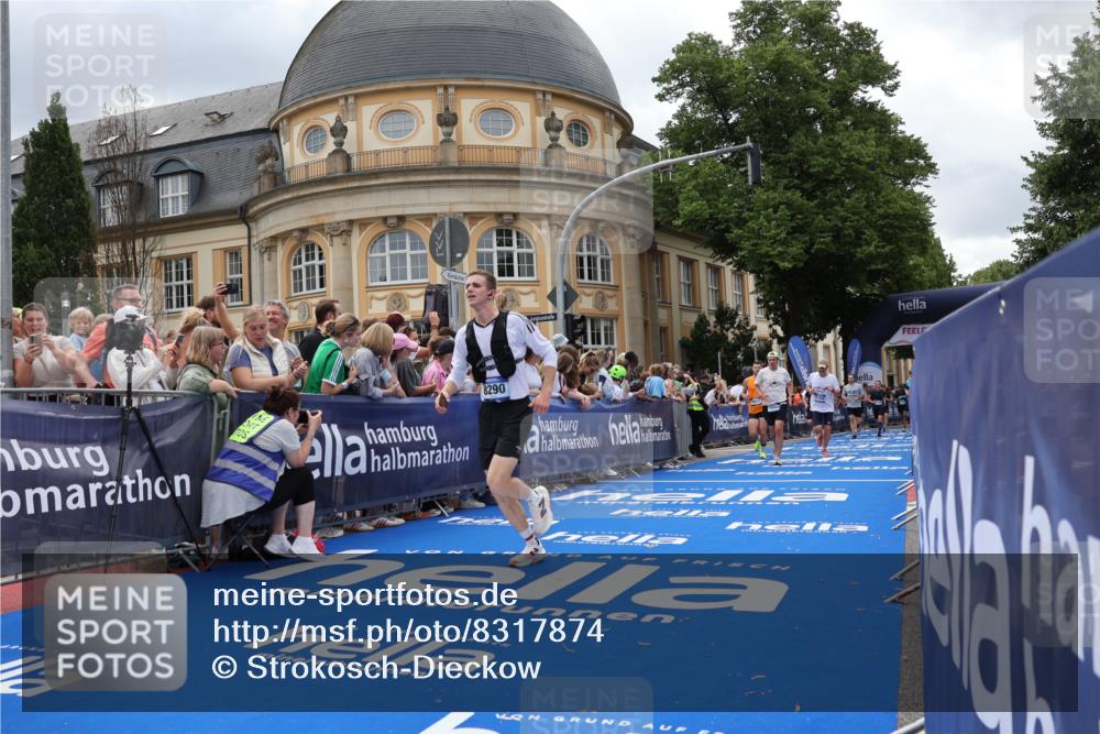 29.06.2025 - hella hamburg halbmarathon Strokosch-Dieckow http://msf.ph/oto/8317874 29.06.2025 10:58:13 Ziel 1563, 1595, 2907, 4426, 4592, 4708, 6104, 6147, 8290, 9230, 9485, 11645, 14631, 15125, 15189, 15434, 18068 meine-sportfotos.de
