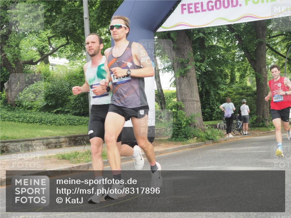 29.06.2025 - hella hamburg halbmarathon KatJ http://msf.ph/oto/8317896 29.06.2025 10:16:01 Zwischen KM18-KM19  meine-sportfotos.de
