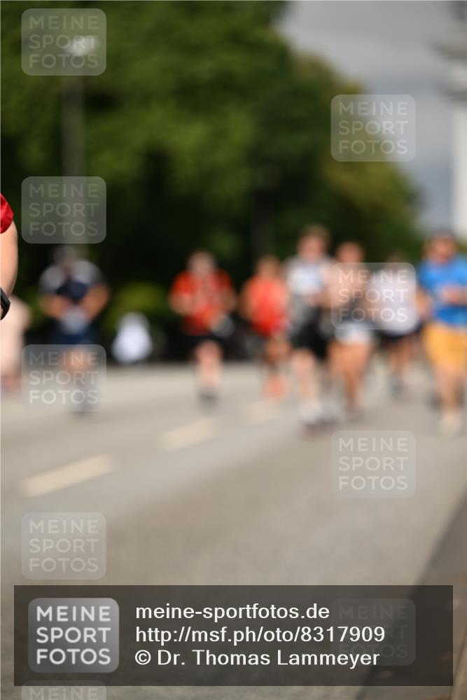 29.06.2025 - hella hamburg halbmarathon Dr. Thomas Lammeyer http://msf.ph/oto/8317909 29.06.2025 10:17:19 Kennedybrücke 1007, 1328, 1859, 2055, 2359, 2961, 2987, 3218, 3729, 4554, 4950, 5232, 5597, 5598, 6026, 7346, 7460, 8115, 8279, 8913, 9128, 9527, 10581 meine-sportfotos.de