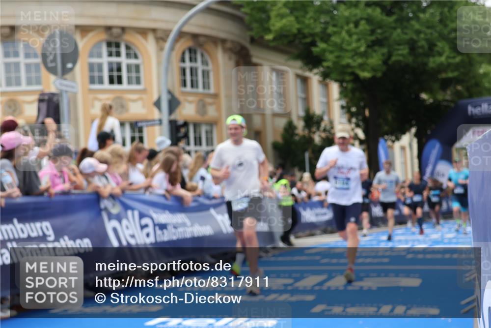 29.06.2025 - hella hamburg halbmarathon Strokosch-Dieckow http://msf.ph/oto/8317911 29.06.2025 10:58:15 Ziel 1595, 2907, 4426, 4550, 4592, 4708, 6104, 6138, 6147, 8290, 9230, 9485, 11645, 14631, 15125, 15434, 18068, 18266 meine-sportfotos.de