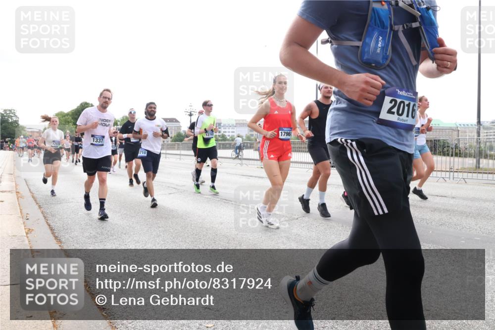 29.06.2025 - hella hamburg halbmarathon Lena Gebhardt http://msf.ph/oto/8317924 29.06.2025 10:37:29 Lombardsbrücke 1337, 710, 12762, 1796, 2016, 1022, 1276, 1337, 1475, 1488, 1490, 1597, 1819, 2016, 2031, 2072, 2104, 2199, 2272, 2480, 2486, 2640, 2853, 3127, 3230, 3633, 3714, 4097, 4347, 4733, 5146, 5171, 5186, 5224, 5522, 5538, 5560, 5640, 5786, 5790, 5875, 5940, 6172, 6243, 6584, 6804, 6821, 6955, 7085, 7124, 7202, 7235, 7321, 7350, 7544, 7707, 7777, 7823, 8007, 8257, 8258, 8315, 8811, 8843, 9054, 9055, 9247, 9524, 9895, 10506, 12123, 12254, 12472, 12824, 16680, 17798 meine-sportfotos.de
