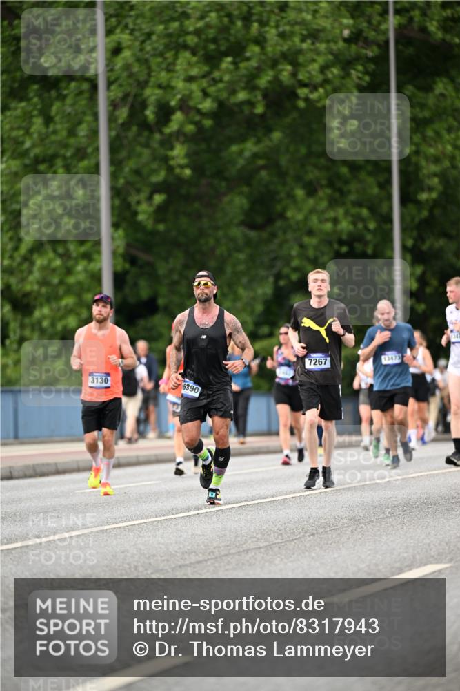 29.06.2025 - hella hamburg halbmarathon Dr. Thomas Lammeyer http://msf.ph/oto/8317943 29.06.2025 10:38:59 Kennedybrücke 2355, 2376, 2482, 2751, 2801, 3130, 3420, 4884, 5453, 6171, 6310, 6329, 7299, 8021, 8369, 8589, 8965, 9164, 9248, 9379, 9448, 10606 meine-sportfotos.de
