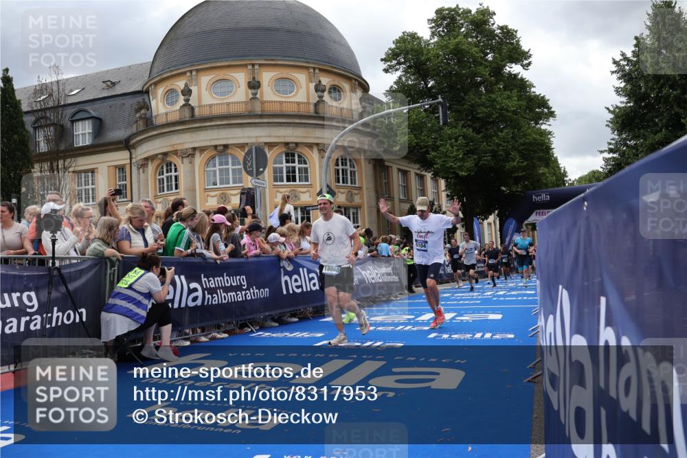 29.06.2025 - hella hamburg halbmarathon Strokosch-Dieckow http://msf.ph/oto/8317953 29.06.2025 10:58:15 Ziel 1595, 2907, 4426, 4550, 4592, 4708, 6104, 6138, 6147, 8290, 9230, 9485, 11645, 14631, 15125, 15434, 18068, 18266 meine-sportfotos.de