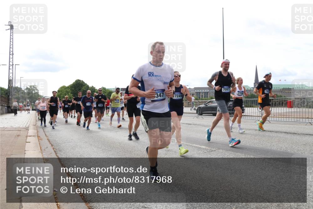 29.06.2025 - hella hamburg halbmarathon Lena Gebhardt http://msf.ph/oto/8317968 29.06.2025 10:22:34 Lombardsbrücke 1, 202, 3769, 347, 17249, 7097, 17593, 17594, 1003, 1029, 1187, 1419, 1598, 2009, 2022, 2063, 2294, 2351, 2479, 2514, 2766, 2886, 3003, 3050, 3108, 3172, 3430, 3457, 3458, 3511, 3600, 3601, 3910, 3946, 4113, 4114, 4131, 4366, 4556, 4559, 4829, 4969, 4970, 5079, 5223, 5343, 5798, 5838, 6030, 6048, 6049, 6303, 6307, 6347, 6820, 6826, 6899, 6977, 7097, 7188, 7190, 7276, 7529, 7794, 7925, 8355, 8511, 8855, 8884, 8931, 8954, 9256, 10826, 13921, 14525, 14801 meine-sportfotos.de