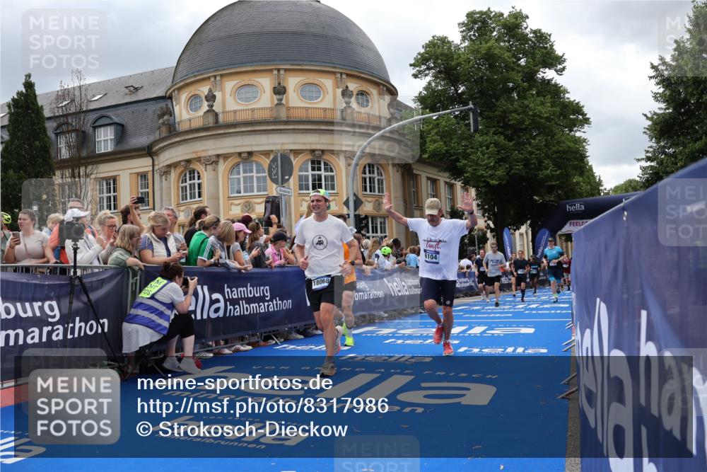 29.06.2025 - hella hamburg halbmarathon Strokosch-Dieckow http://msf.ph/oto/8317986 29.06.2025 10:58:16 Ziel 1595, 2907, 4426, 4550, 4592, 4708, 6104, 6138, 6147, 8290, 9230, 9485, 11645, 14631, 15125, 15434, 18068, 18266 meine-sportfotos.de