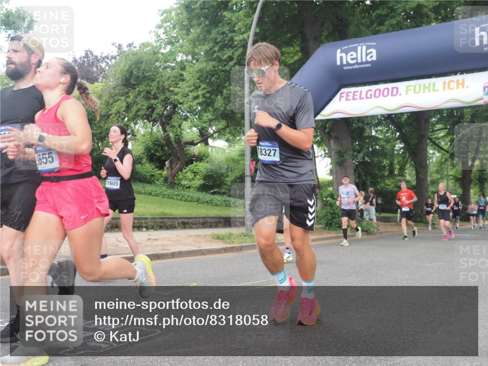 29.06.2025 - hella hamburg halbmarathon KatJ http://msf.ph/oto/8318058 29.06.2025 10:45:27 Zwischen KM18-KM19 1946, 1951, 2159, 7189 meine-sportfotos.de