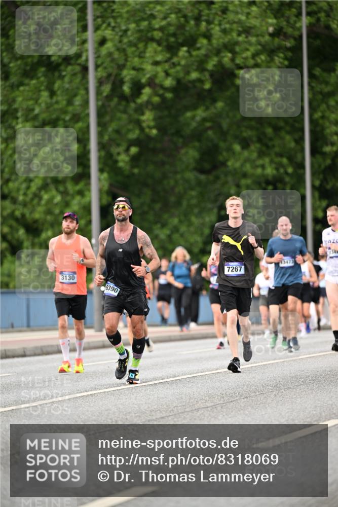 29.06.2025 - hella hamburg halbmarathon Dr. Thomas Lammeyer http://msf.ph/oto/8318069 29.06.2025 10:39:00 Kennedybrücke 2355, 2482, 2751, 2801, 3130, 3409, 3420, 4884, 5453, 6171, 6310, 6329, 6571, 7299, 8021, 8369, 8965, 9164, 9248, 9379, 9448, 10464, 10606 meine-sportfotos.de