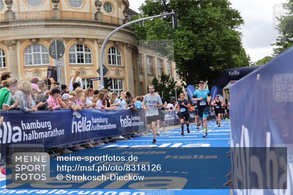29.06.2025 - hella hamburg halbmarathon Strokosch-Dieckow http://msf.ph/oto/8318126 29.06.2025 10:58:17 Ziel 1595, 4426, 4550, 4592, 4708, 5347, 6104, 6138, 6147, 8290, 9230, 9485, 11645, 11808, 14355, 14631, 15434, 18068, 18266, 18891 meine-sportfotos.de