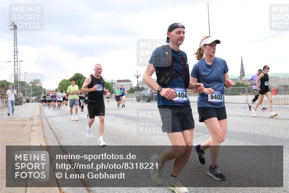 29.06.2025 - hella hamburg halbmarathon Lena Gebhardt http://msf.ph/oto/8318221 29.06.2025 10:57:03 Lombardsbrücke 281, 0404, 9402, 1207, 2041, 2370, 2871, 2887, 2932, 2991, 3195, 3348, 3387, 3418, 3438, 3470, 3485, 3516, 3517, 3614, 3723, 3851, 4086, 4094, 4106, 4118, 4241, 4485, 4568, 4569, 4611, 4998, 5057, 5316, 5589, 5639, 5911, 5944, 6053, 6284, 6348, 6349, 6832, 6981, 7381, 7416, 7417, 7592, 7787, 7964, 8039, 8150, 8197, 8224, 8546, 8552, 8679, 8851, 8853, 8939, 8943, 9110, 9172, 9210, 9298, 9299, 9910, 10571 meine-sportfotos.de