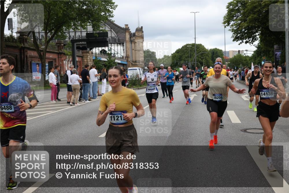 29.06.2025 - hella hamburg halbmarathon Yannick Fuchs http://msf.ph/oto/8318353 29.06.2025 10:50:52 20KM 1485, 1955, 2034, 2282, 2417, 2676, 3413, 3435, 3836, 4167, 4940, 5033, 5492, 6272, 6399, 6416, 6835, 7716, 8393, 8542, 8652, 8669, 8825, 9488, 9577, 9727, 9820, 9907, 9934, 10133, 10212, 11043, 11083, 11212, 11590, 11612, 11832, 12014, 12440, 12523, 13394, 13666, 13750, 13863, 14139, 14369, 14678, 15097, 15145, 15431, 15695, 15712, 15726, 16113, 16257, 16261, 16470, 16634, 16830, 16909, 17160, 17617, 17779, 17828, 18208, 18652, 19184 meine-sportfotos.de