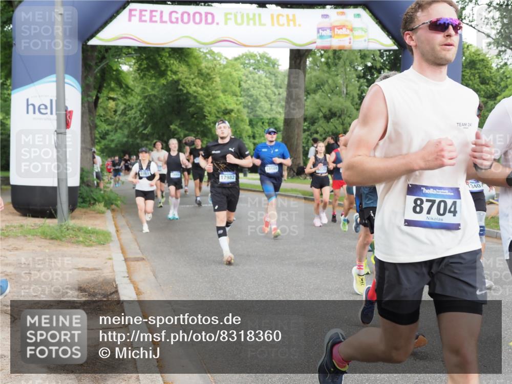 29.06.2025 - hella hamburg halbmarathon MichiJ http://msf.ph/oto/8318360 29.06.2025 10:36:52 Zwischen KM18-KM19 1452, 1476, 2592, 2596, 2706, 2889, 3060, 4017, 4847, 4890, 6158, 6282, 7332, 8704, 9038, 9200, 9619, 11340, 11451, 11977, 12271, 12533, 12690, 13233, 13962, 14033, 14192, 15384, 15422, 16369, 16627, 17395, 17982, 18066, 18926, 19109, 19112, 19122, 19198 meine-sportfotos.de