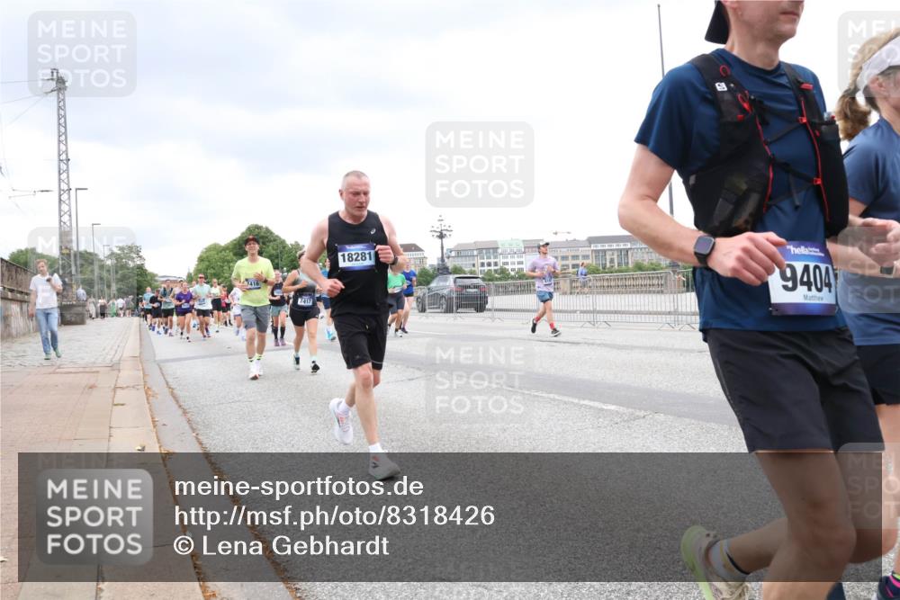 29.06.2025 - hella hamburg halbmarathon Lena Gebhardt http://msf.ph/oto/8318426 29.06.2025 10:57:04 Lombardsbrücke 7417, 18281, 9404, 1207, 2041, 2370, 2871, 2887, 2932, 2991, 3195, 3348, 3387, 3418, 3470, 3485, 3516, 3517, 3614, 3723, 3851, 4086, 4094, 4106, 4118, 4241, 4485, 4568, 4569, 4611, 4998, 5057, 5316, 5589, 5639, 5911, 5944, 6053, 6284, 6348, 6349, 6832, 6981, 7381, 7416, 7417, 7592, 7787, 7964, 8039, 8150, 8197, 8224, 8546, 8552, 8679, 8851, 8853, 8939, 8943, 9110, 9172, 9210, 9298, 9299, 9910, 10571 meine-sportfotos.de