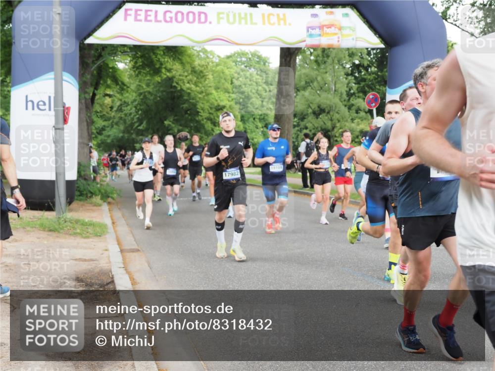 29.06.2025 - hella hamburg halbmarathon MichiJ http://msf.ph/oto/8318432 29.06.2025 10:36:52 Zwischen KM18-KM19 1452, 1476, 2592, 2596, 2706, 2889, 3060, 4017, 4847, 4890, 6158, 6282, 7332, 8704, 9038, 9200, 9619, 11340, 11451, 11977, 12271, 12533, 12690, 13233, 13962, 14033, 14192, 15384, 15422, 16369, 16627, 17395, 17982, 18066, 18926, 19109, 19112, 19122, 19198 meine-sportfotos.de