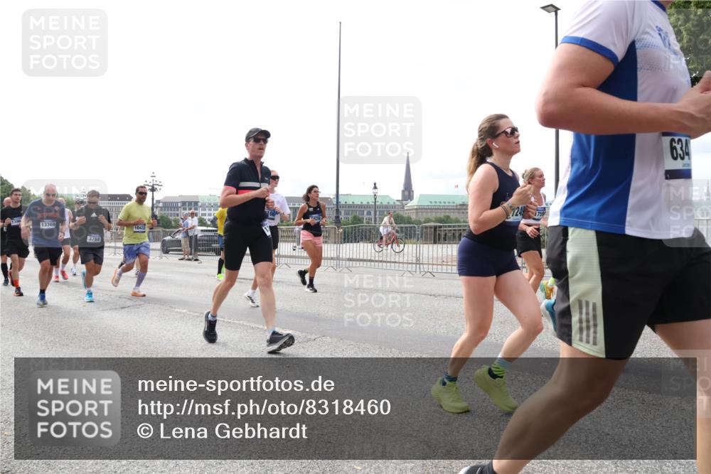 29.06.2025 - hella hamburg halbmarathon Lena Gebhardt http://msf.ph/oto/8318460 29.06.2025 10:22:35 Lombardsbrücke 13369, 3769, 10432, 7249, 759, 634, 1003, 1029, 1187, 1419, 1598, 2009, 2022, 2063, 2294, 2351, 2479, 2514, 2766, 2886, 3003, 3050, 3108, 3172, 3430, 3457, 3458, 3511, 3600, 3601, 3910, 3946, 4113, 4114, 4131, 4366, 4556, 4559, 4829, 4969, 4970, 5079, 5223, 5343, 5629, 5798, 5838, 6030, 6048, 6049, 6303, 6307, 6347, 6820, 6826, 6899, 6977, 7097, 7188, 7190, 7276, 7529, 7794, 7925, 8355, 8511, 8855, 8884, 8931, 8954, 9256, 10826, 13921, 14525, 14801 meine-sportfotos.de