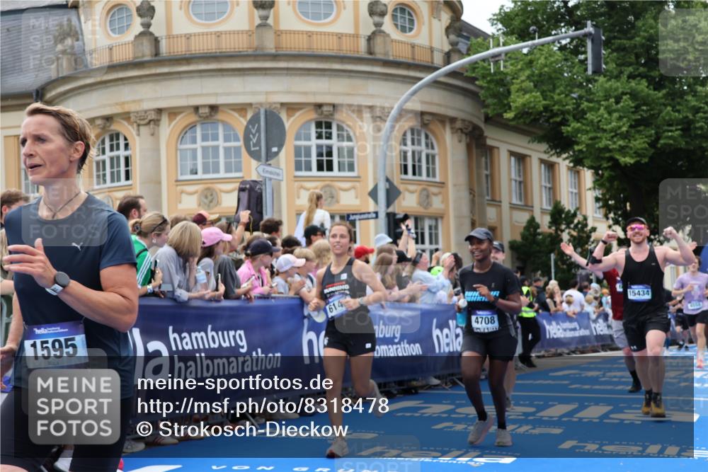 29.06.2025 - hella hamburg halbmarathon Strokosch-Dieckow http://msf.ph/oto/8318478 29.06.2025 10:58:21 Ziel 1595, 4550, 4592, 4708, 4767, 5347, 6138, 6147, 7476, 9230, 9485, 11645, 11808, 14355, 14631, 15434, 16531, 17415, 18266, 18891, 19166 meine-sportfotos.de