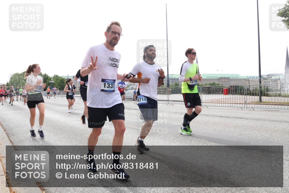 29.06.2025 - hella hamburg halbmarathon Lena Gebhardt http://msf.ph/oto/8318481 29.06.2025 10:37:31 Lombardsbrücke 12935, 7544, 1337, 8710, 12762, 1022, 1276, 1337, 1475, 1597, 1819, 2016, 2031, 2072, 2104, 2199, 2272, 2480, 2486, 2640, 2853, 3127, 3230, 3633, 3714, 4097, 4347, 4733, 5146, 5171, 5186, 5522, 5560, 5786, 5790, 5875, 5940, 6172, 6243, 6584, 6804, 6821, 6955, 7085, 7124, 7235, 7321, 7350, 7544, 7707, 7777, 7823, 8257, 8258, 8315, 8811, 8843, 9054, 9055, 9247, 9288, 9524, 9895, 10159, 10506, 12123, 12254, 12472, 12824, 16680, 17798 meine-sportfotos.de