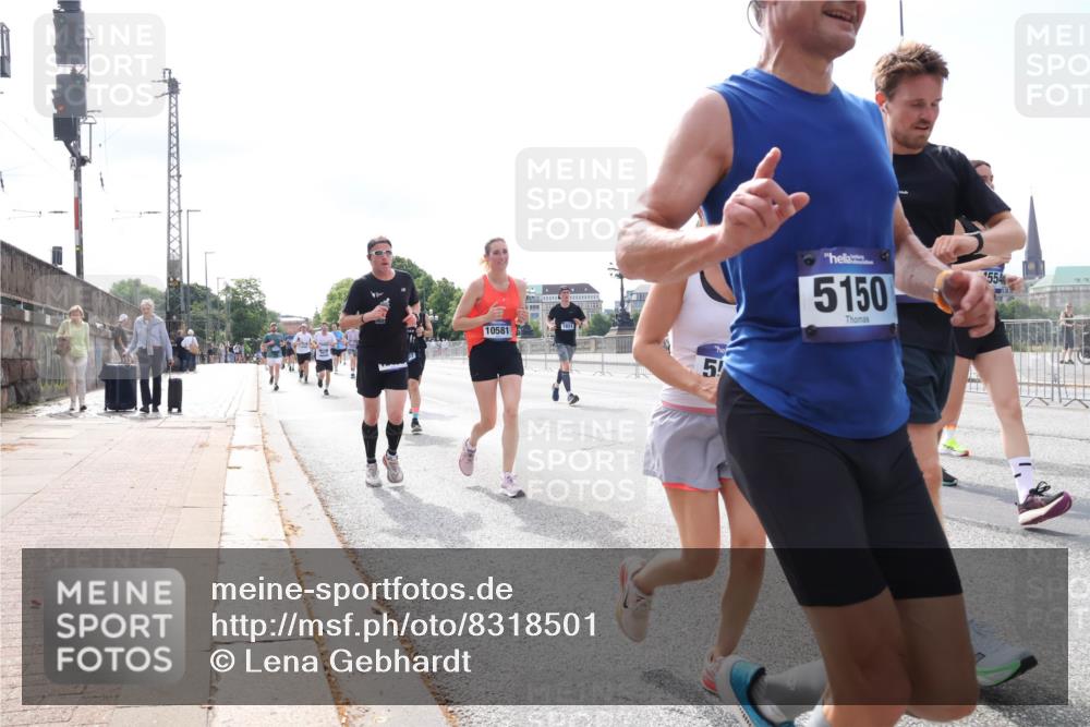 29.06.2025 - hella hamburg halbmarathon Lena Gebhardt http://msf.ph/oto/8318501 29.06.2025 10:12:41 Lombardsbrücke 10581, 5, 5150, 554, 1020, 1051, 1249, 1610, 1785, 1850, 1851, 1939, 2531, 2661, 2891, 2942, 2963, 2964, 3182, 3248, 3262, 3746, 4453, 4499, 4532, 4554, 5150, 5166, 5176, 5597, 5598, 6207, 6822, 6871, 6966, 7014, 7474, 7907, 8917, 8971, 9253, 9254, 9405, 10067, 10402, 10581, 10685, 11025, 11509, 11720, 12456, 13566, 13816, 14313, 14540, 14863, 14868, 14869, 15012, 15369, 15531, 16323, 16379, 16473, 16826, 16911, 17061, 17994, 18178, 18493, 18530 meine-sportfotos.de