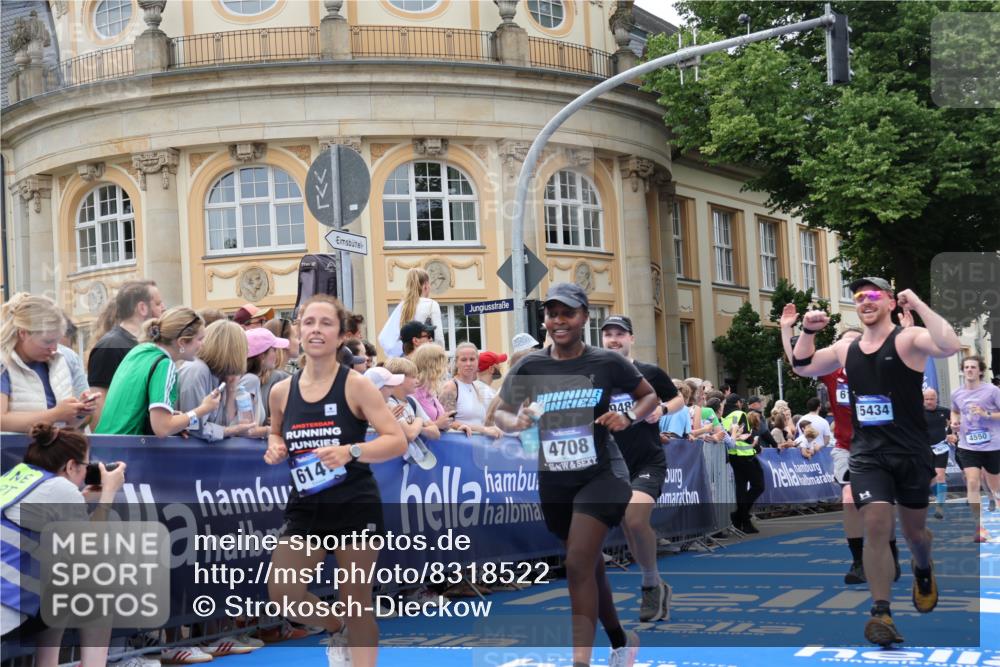 29.06.2025 - hella hamburg halbmarathon Strokosch-Dieckow http://msf.ph/oto/8318522 29.06.2025 10:58:21 Ziel 1595, 4550, 4592, 4708, 4767, 5347, 6138, 6147, 7476, 9230, 9485, 11645, 11808, 14355, 14631, 15434, 16531, 17415, 18266, 18891, 19166 meine-sportfotos.de